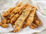 Biscotti croccanti di mandorle e albumi