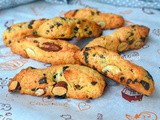 Biscotti mandorle e scaglie di cioccolato