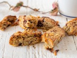 Biscotti morbidi con mandorle e cioccolato