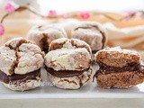 Biscotti morbidi ripieni al cioccolato