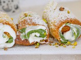 Cannoli di pandoro al pistacchio