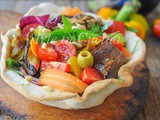 Cestini di piadina con insalata e verdure ricetta leggera