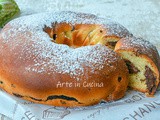 Ciambella brioche con scaglie di cioccolato e nutella