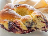 Ciambella brioche intrecciata alla marmellata