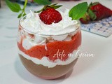 Coppe fragole e cioccolato