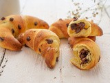 Cornetti con gocce di cioccolato e nutella