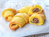 Cornetti di frolla alla nutella zuccherati