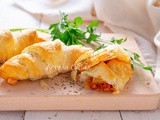 Cornetti di sfoglia mozzarella e pomodoro