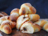 Cornetti morbidi alla crema e cioccolato