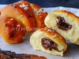 Cornetti morbidi allo yogurt con nutella per colazione