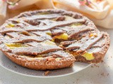 Crostata al cacao con crema e cioccolato delle uova