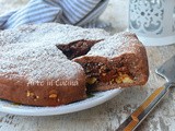 Crostata chiusa con frutta secca e biscotti