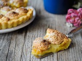 Crostata con crema di mandorle amaretti e marmellata