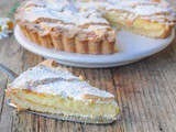 Crostata di mandorle con crema pasticcera e marmellata