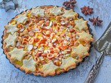 Crostata natalizia con crema e frutta secca
