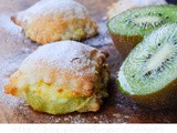 Dolcetti sfogliati con kiwi e crema