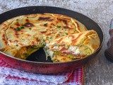 Focaccia schiacciata con mortadella e zucchine in padella