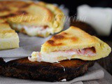 Focaccia veloce con prosciutto e formaggio