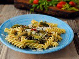 Fusilli con melanzane e zucchine stufate in padella