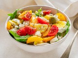 Insalata di patate estiva con uova e feta greca