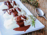 Mousse di ricotta con salsa di cioccolato al rosmarino