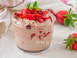 Mousse nutella e fragole dolce al cucchiaio