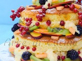 Naked cake alla crema e marmellata con frutta