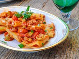 Paccheri con pomodorini tonno e olive ricetta veloce