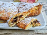 Panzerotti di frolla mandorle e cioccolato