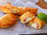 Panzerotti di sfoglia prosciutto e formaggio