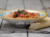 Pasta con tonno olive e capperi