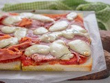 Pizza con pancarrè provola e prosciutto