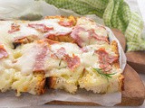 Pizza di pane secco in bianco