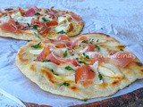 Pizza di pane veloce speck e provola in padella