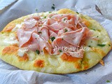 Pizza pane veloce con mortadella in padella