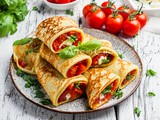 Rotolini di crepes pomodori e mozzarella