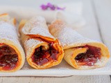 Rotolini di pancake con marmellata