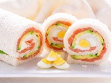 Rotolo pane tramezzino con salmone e uova