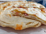 Schiacciata con pancetta e provola in padella
