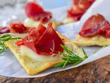 Schiacciatine bresaola e stracchino senza lievito