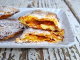 Sfogliatelle alle pesche e amaretti