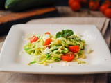 Spaghetti di zucchine al pesto ricetta leggera