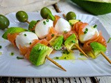 Spiedini di salmone mozzarelline e avocado