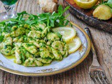 Straccetti di tacchino al pesto di rucola zenzero e limone