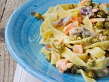 Tagliatelle al salmone e piselli con panna fatta in casa