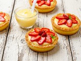 Tartellette con crema e fragole