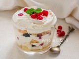 Tiramisù con frutti di bosco al bicchiere