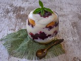 Tiramisù yogurt e marmellata in coppa