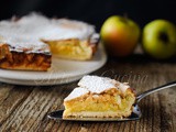 Torta al miele con yogurt e frutta ricetta facile