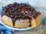 Torta fredda al cioccolato con biscotti cremosa